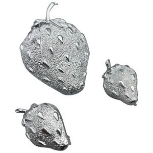 1968 STRAWBERRY ICE Sarah Coventry Brooch Clip Earring Set Textured Silver‎ Tone
